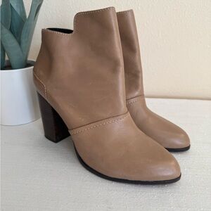 M4DE Tan Leather Heeled Ankle Boots Brazil